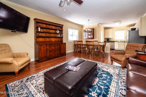 Living - 511 Mccluer Rd, Jackson, MS 39212 photo 2 of 2