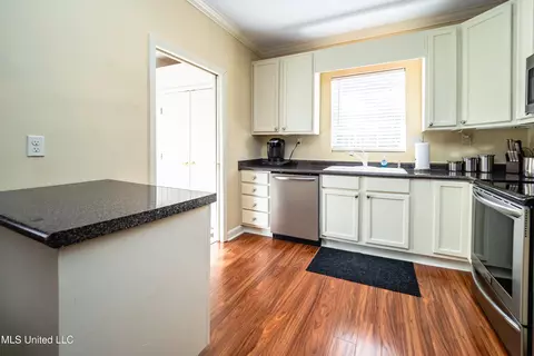 Kitchen - 511 Mccluer Rd, Jackson, MS 39212 photo 3 of 3