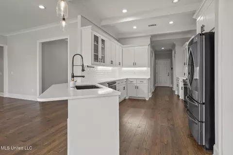 Kitchen - 264 Arbor Trl, Brandon, MS 39047 photo 1 of 3