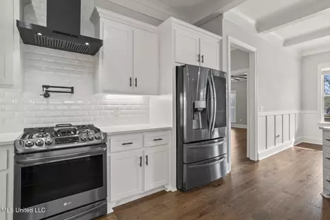 Kitchen - 264 Arbor Trl, Brandon, MS 39047 photo 3 of 3