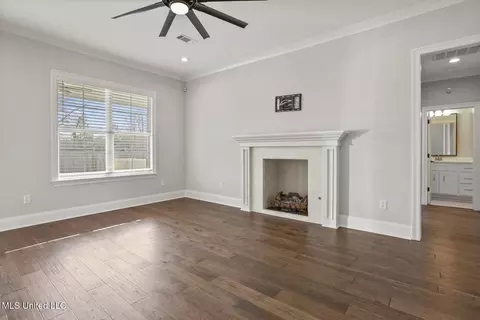 Living - 264 Arbor Trl, Brandon, MS 39047 photo 2 of 4