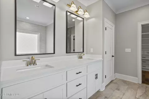 Bath - 264 Arbor Trl, Brandon, MS 39047 photo 1 of 5