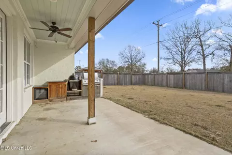 Exterior - 264 Arbor Trl, Brandon, MS 39047 photo 2 of 7