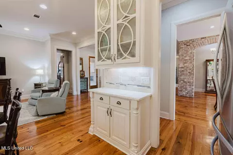 Entry Way - 105 Bristol Dr, Madison, MS 39110 photo 5 of 7