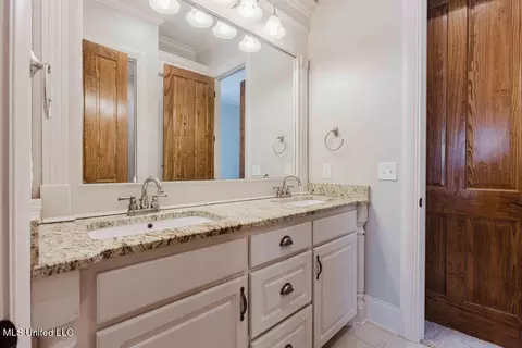 Bath - 105 Bristol Dr, Madison, MS 39110 photo 1 of 5