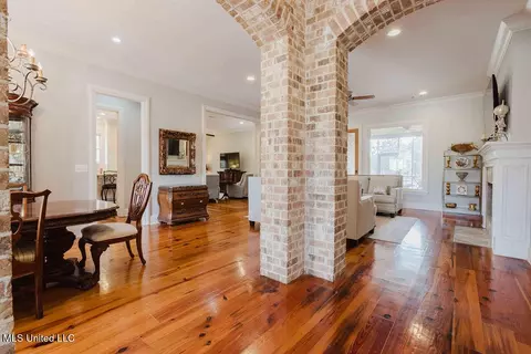 Entry Way - 105 Bristol Dr, Madison, MS 39110 photo 1 of 7