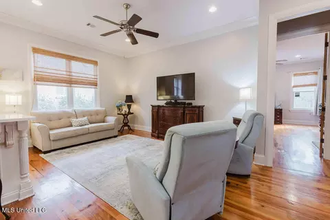 Living - 105 Bristol Dr, Madison, MS 39110 photo 2 of 3