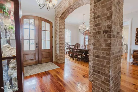 Entry Way - 105 Bristol Dr, Madison, MS 39110 photo 2 of 7
