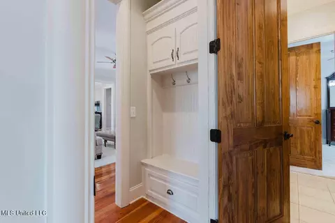 Entry Way - 105 Bristol Dr, Madison, MS 39110 photo 3 of 7