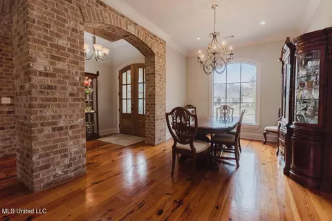 Dining - 105 Bristol Dr, Madison, MS 39110 photo 1 of 2