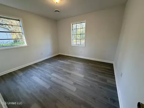 Bedroom - 5828 Clubview Dr, Jackson, MS 39211 photo 2 of 5