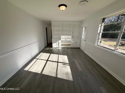 Living - 5828 Clubview Dr, Jackson, MS 39211 photo 3 of 3