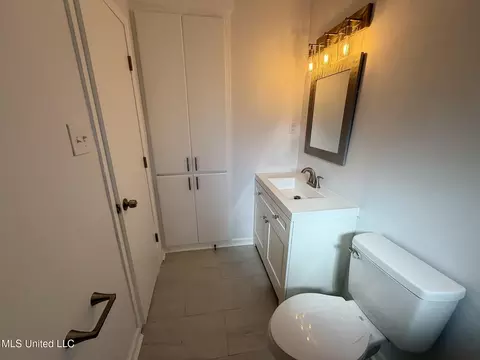 Bath - 5828 Clubview Dr, Jackson, MS 39211 photo 4 of 4