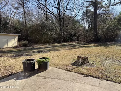 Exterior - 5828 Clubview Dr, Jackson, MS 39211 photo 4 of 7