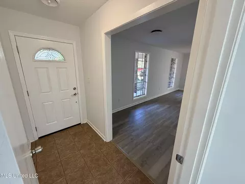 Entry Way - 5828 Clubview Dr, Jackson, MS 39211 photo 1 of 2