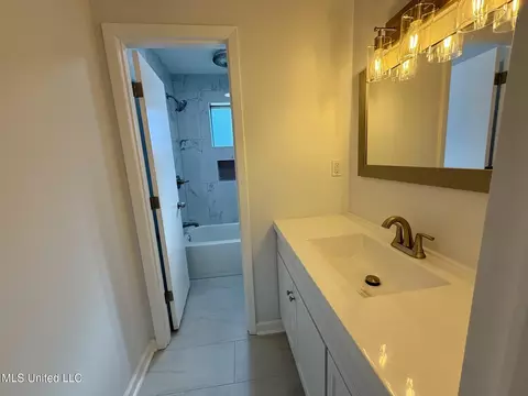 Bath - 5828 Clubview Dr, Jackson, MS 39211 photo 1 of 4