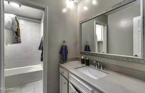 Bath - 1422 Mossline Dr, Jackson, MS 39211 photo 5 of 5