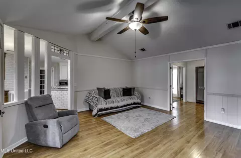 Living - 1422 Mossline Dr, Jackson, MS 39211 photo 4 of 5