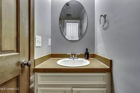 Bath - 1422 Mossline Dr, Jackson, MS 39211 photo 1 of 5