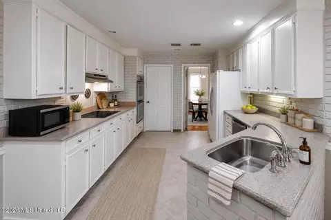 Kitchen - 1422 Mossline Dr, Jackson, MS 39211 photo 1 of 4