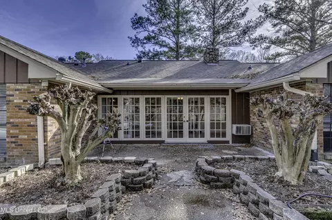 Exterior - 1422 Mossline Dr, Jackson, MS 39211 photo 6 of 10