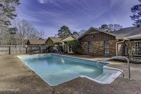 Exterior - 1422 Mossline Dr, Jackson, MS 39211 photo 5 of 10