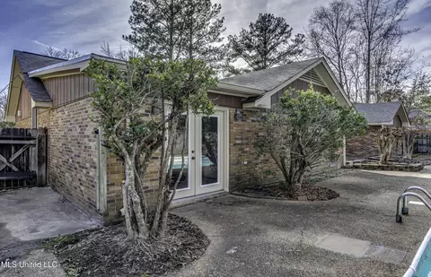 Exterior - 1422 Mossline Dr, Jackson, MS 39211 photo 3 of 10