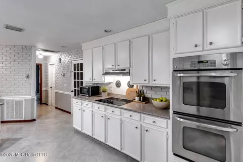 Kitchen - 1422 Mossline Dr, Jackson, MS 39211 photo 4 of 4