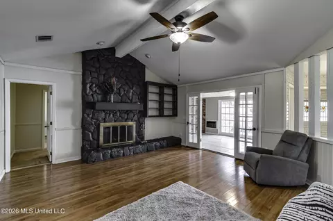 Living - 1422 Mossline Dr, Jackson, MS 39211 photo 2 of 4