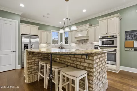 Kitchen - 302 Crimson Crowne, Flowood, MS 39232 photo 3 of 7