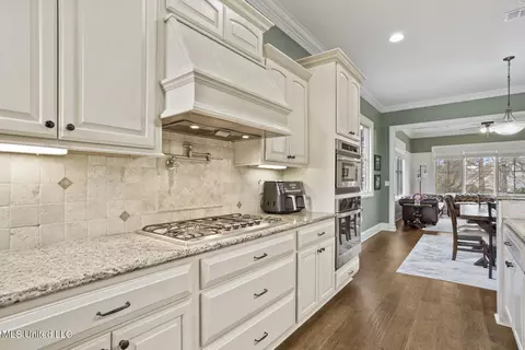 Kitchen - 302 Crimson Crowne, Flowood, MS 39232 photo 6 of 7