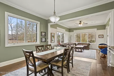 Dining - 302 Crimson Crowne, Flowood, MS 39232 photo 3 of 3