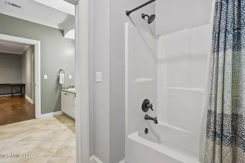 Bath - 302 Crimson Crowne, Flowood, MS 39232 photo 8 of 9