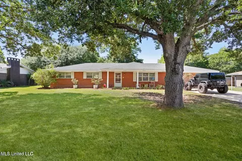 2208 Popps Ferry Rd, Biloxi, MS 39532