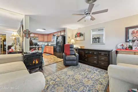 Living - 117 Cedar St, Lucedale, MS 39452 photo 1 of 3
