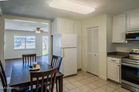 Dining - 103 Reeves St, Long Beach, MS 39560 photo 3 of 3