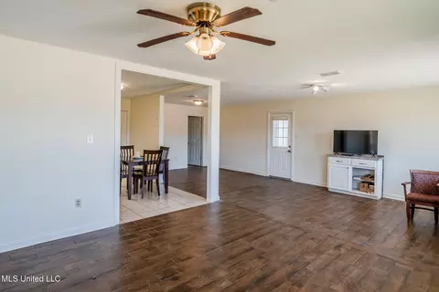 Living - 103 Reeves St, Long Beach, MS 39560 photo 2 of 3