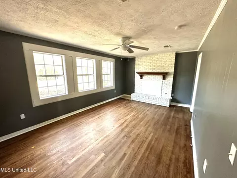 Living - 607 Hillsboro St, Forest, MS 39074 photo 1 of 2