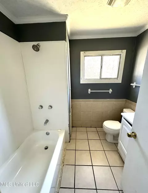 Bath - 607 Hillsboro St, Forest, MS 39074 photo 2 of 2