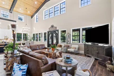 Living - 47 Fulmer Rd, Como, MS 38619 photo 1 of 2