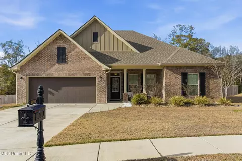 24641 Knollwood Dr, Pass Christian, MS 39571