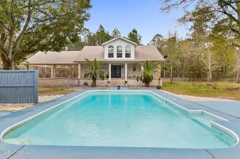 9091 Lark St, Bay Saint Louis, MS 39520