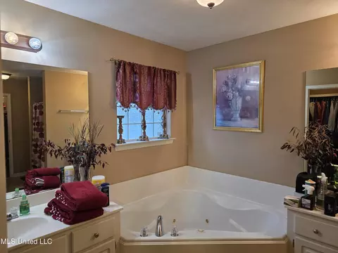 Bath - 324 Martha Dr, Byram, MS 39272 photo 2 of 6