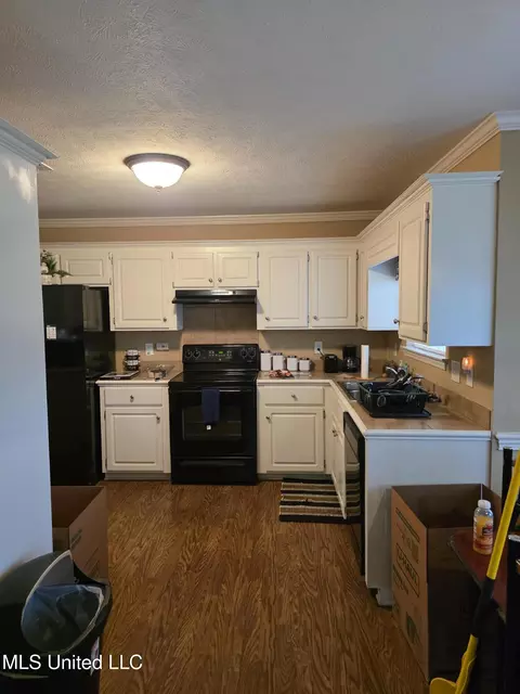 Kitchen - 324 Martha Dr, Byram, MS 39272 photo 2 of 2