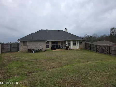 Exterior - 324 Martha Dr, Byram, MS 39272 photo 4 of 9