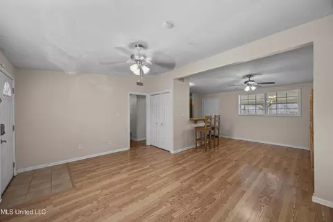 Living - 5517 Grafton St, Jackson, MS 39206 photo 2 of 2