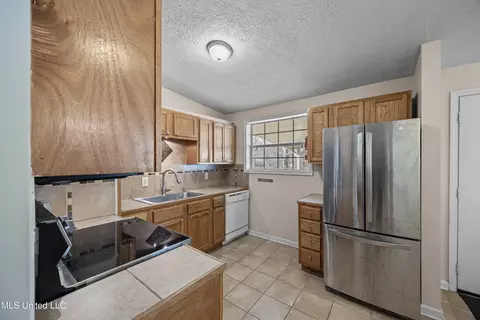 Kitchen - 5517 Grafton St, Jackson, MS 39206 photo 4 of 6
