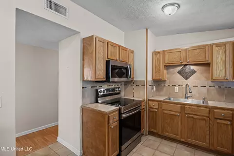 Kitchen - 5517 Grafton St, Jackson, MS 39206 photo 3 of 6
