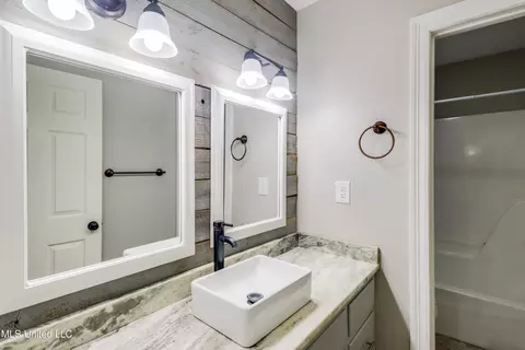 Bath - 4432 Lily Patch Ln, Moss Point, MS 39562 photo 4 of 5