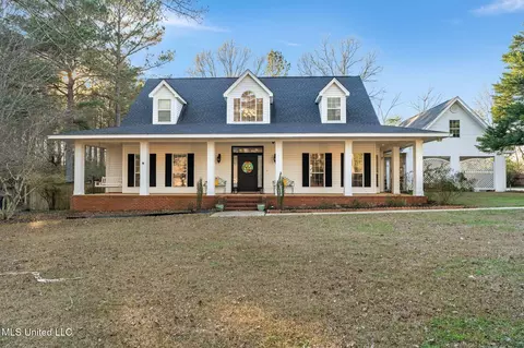 143 Red Roan Rd, Hattiesburg, MS 39402